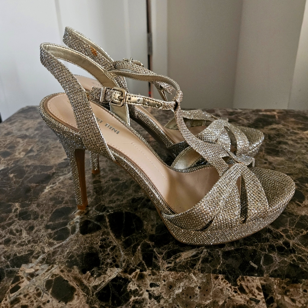 Gianni Bini Gold heels